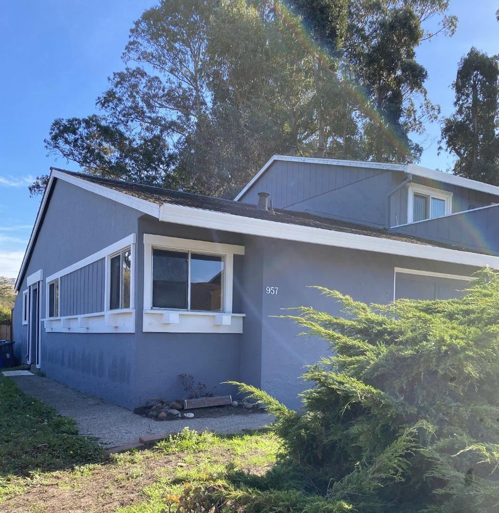 957 S Arnold Way, HALF MOON BAY