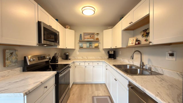 300 Glenwood Cir 159, MONTEREY