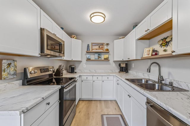 300 Glenwood Cir 159, MONTEREY