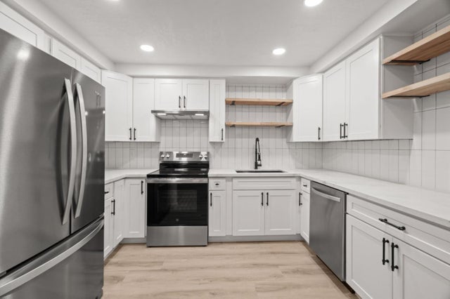 1033 Crestview Dr 207, MOUNTAIN VIEW