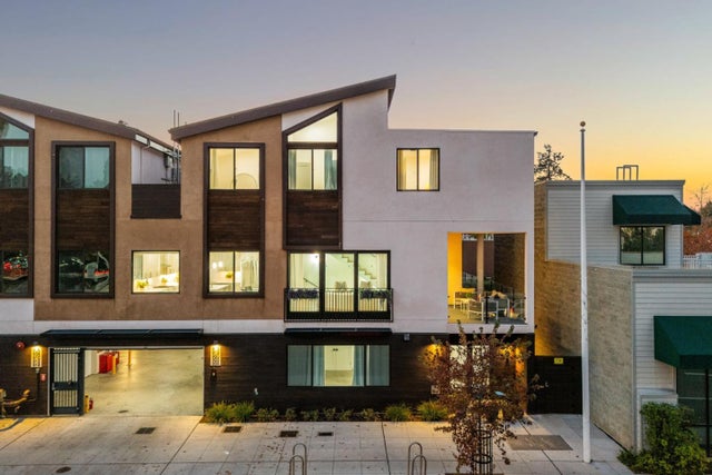 924 Woodside Rd, REDWOOD CITY