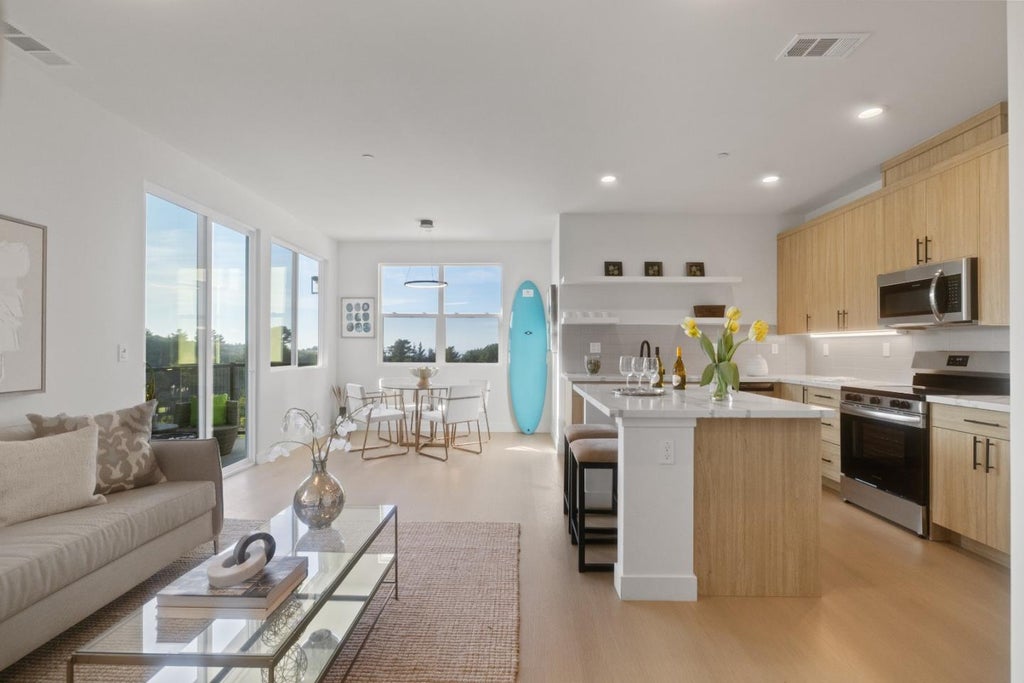 809 Fassler Ave, PACIFICA