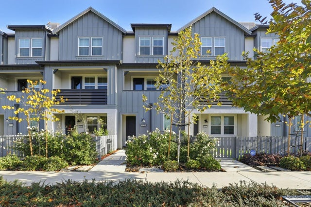 18086 Monterey, MORGAN HILL