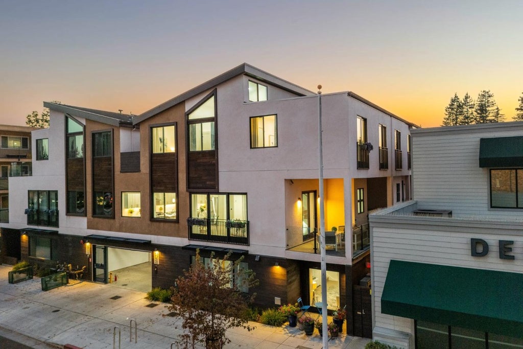 908 Woodside Rd, REDWOOD CITY