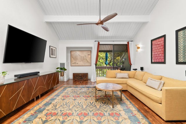 102 Tree Frog Ln, Santa Cruz