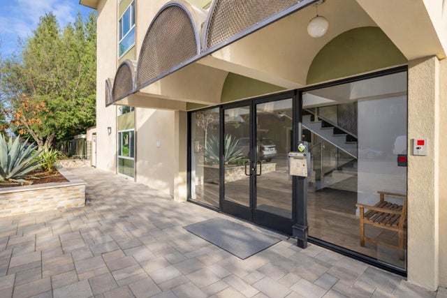 1033 Crestview Dr 216, Mountain View