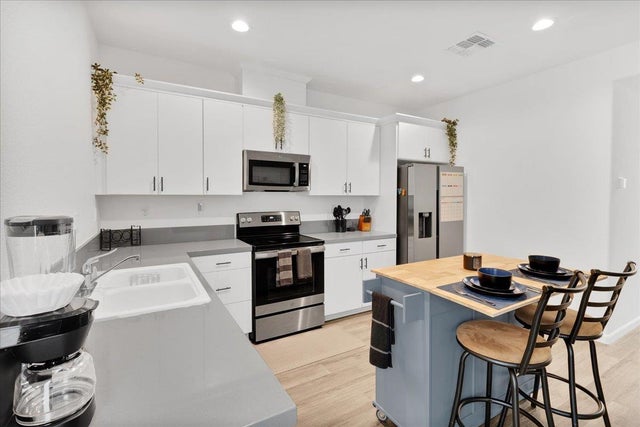 851 Mora Cir, SOLEDAD