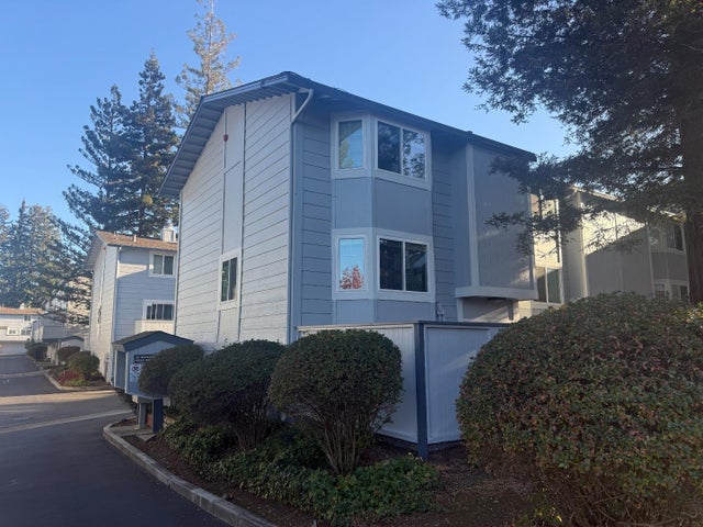 813 Montgomery St, Mountain View