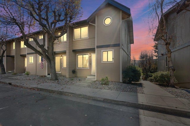 801 Nash Rd B10, HOLLISTER