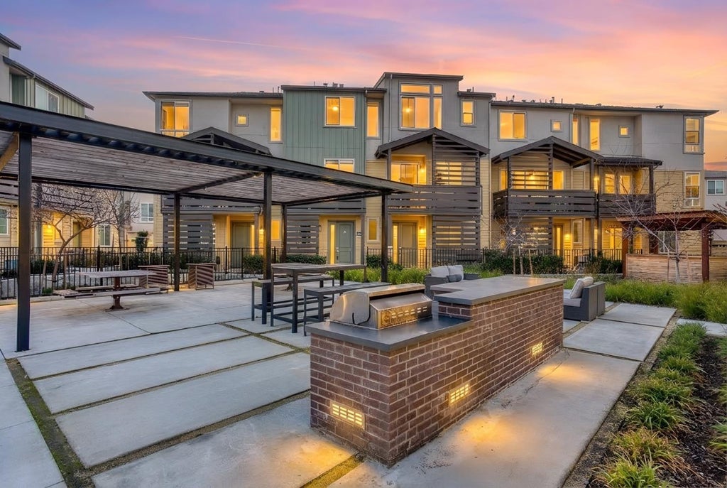 2059 Joshua Tree Cir, MILPITAS