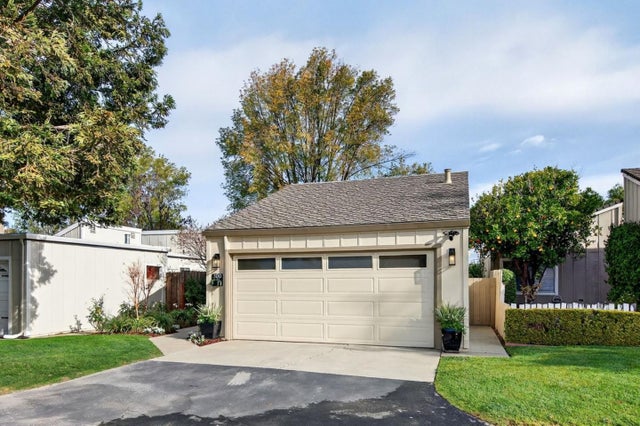 300 Ridgemark Dr, Hollister