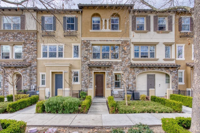 1365 Merry Loop, MILPITAS