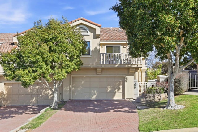 10 Mayflower Ln, SAN CARLOS