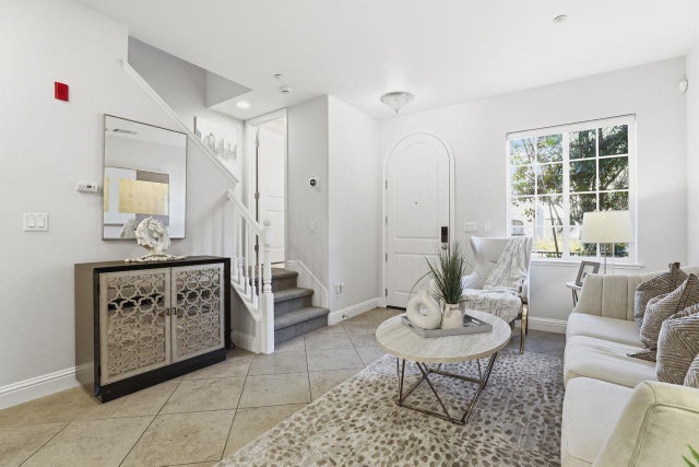 580 De Guigne Dr, Sunnyvale