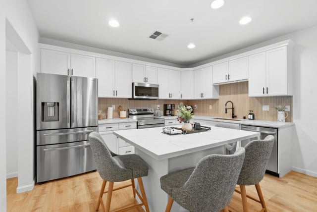 88 N Jackson Ave 211, San Jose