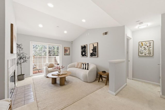 602 Arcadia Ter 305, Sunnyvale