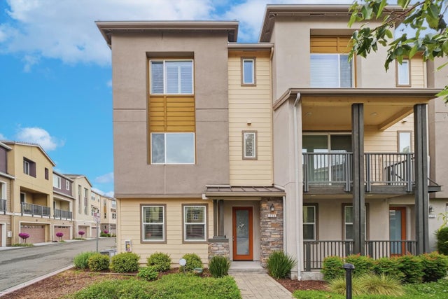 408 Desert Holly St, Milpitas