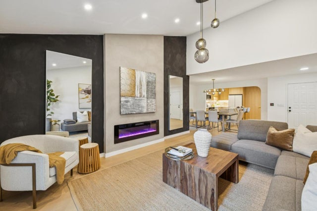 142 Mission Dr, East Palo Alto