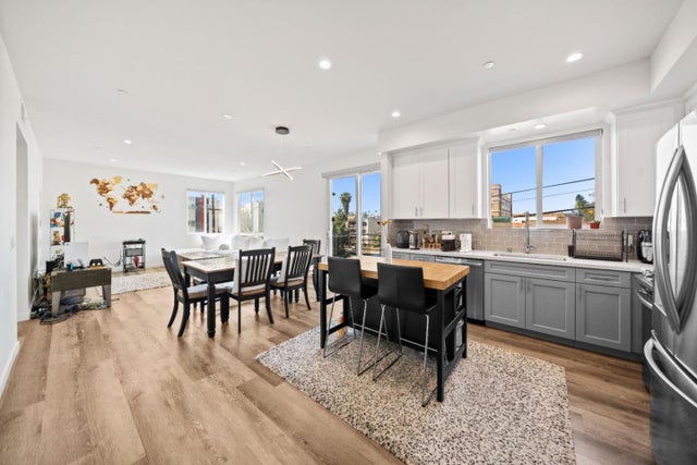 1055 S Serrano Ave 305, LOS ANGELES