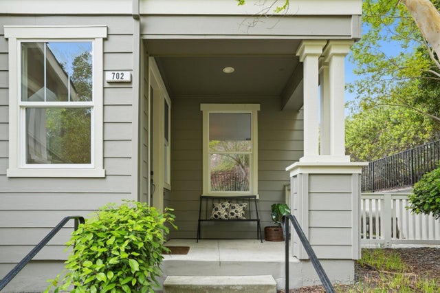 700 Live Oak Way 702, BELMONT