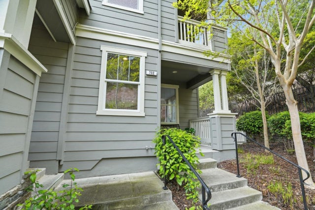 700 Live Oak Way 702, BELMONT