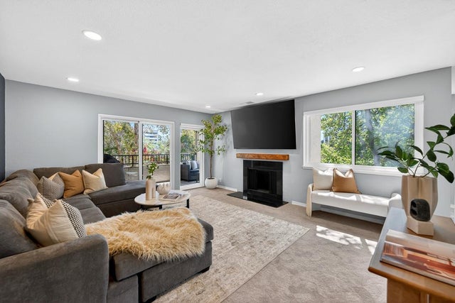 22103 Vista Del Plaza Ln 22, HAYWARD