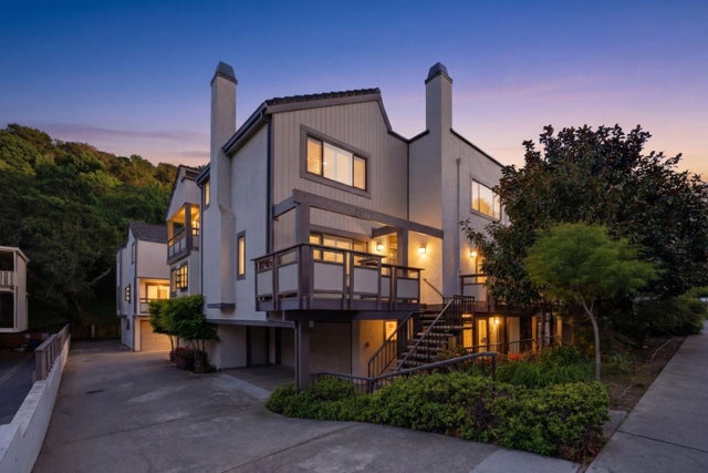 2411 Carlmont Dr 110, Belmont