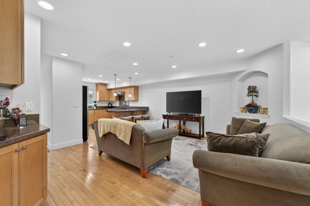 951 S Wolfe Rd, SUNNYVALE