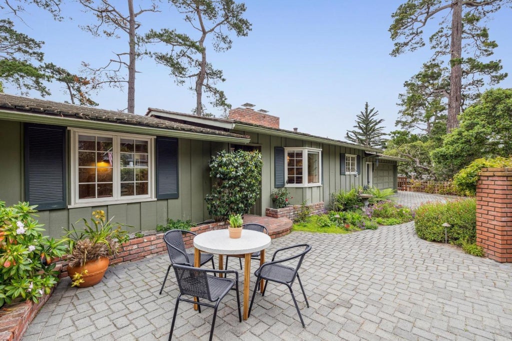 2 Se Pine Ridge Way, CARMEL