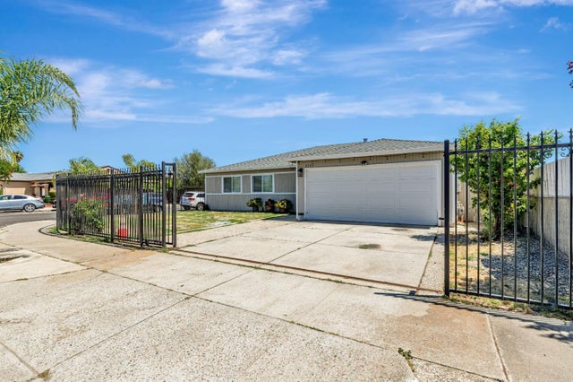 8180 Forest St, GILROY