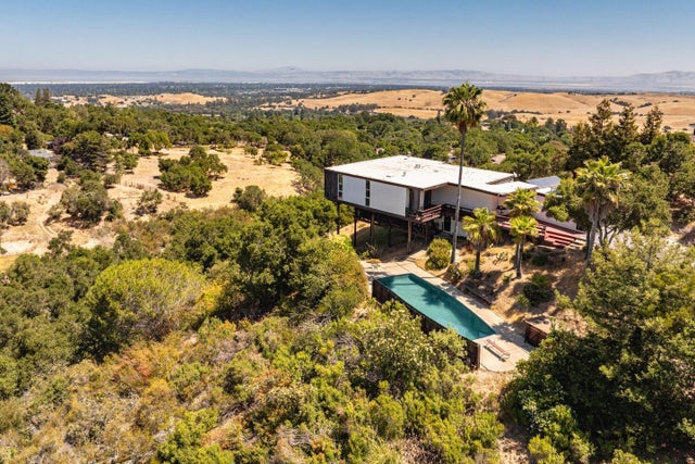 30 Pine Ridge Way, PORTOLA VALLEY