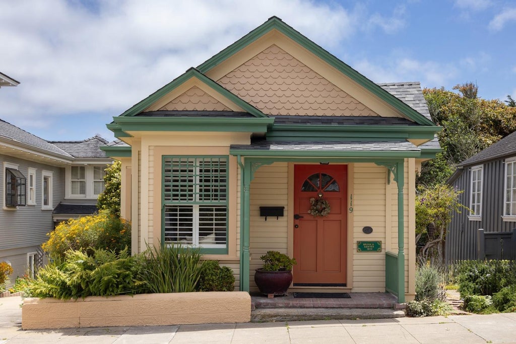 119 Fountain Ave, PACIFIC GROVE