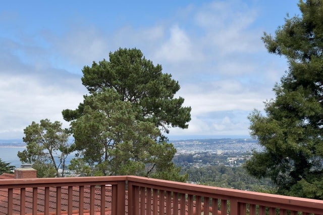 25 Linda Vista Dr, MONTEREY