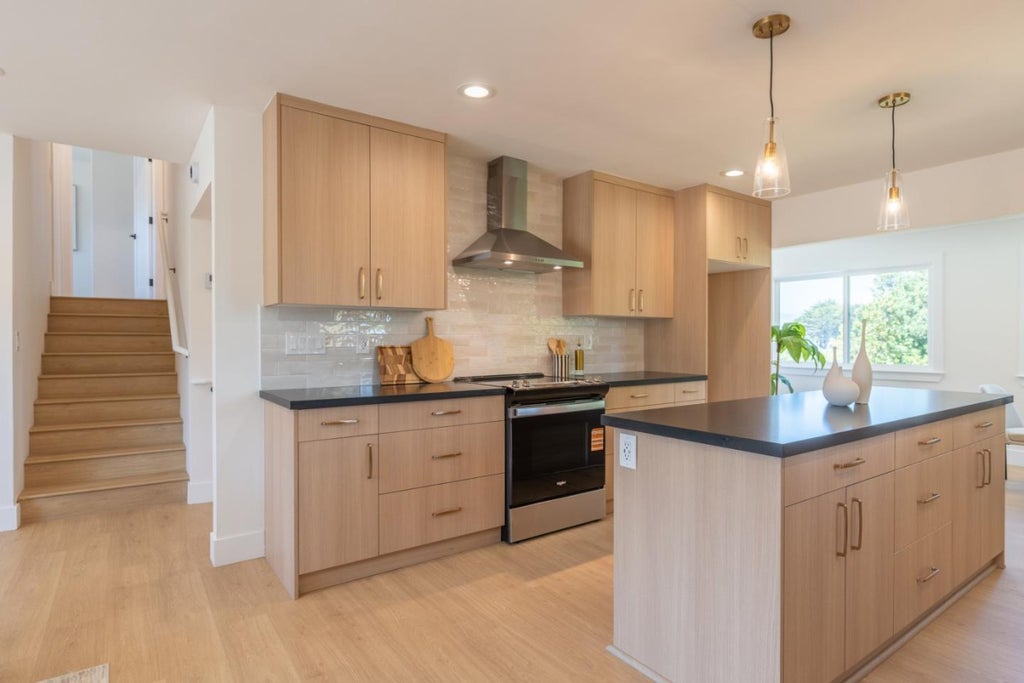 459 English Ave, MONTEREY