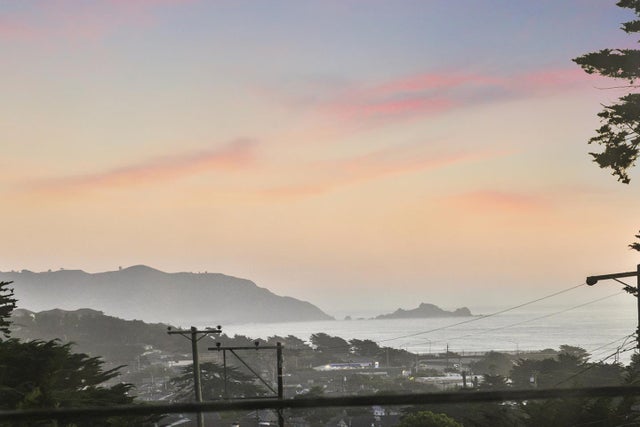 301 Channing Way, PACIFICA