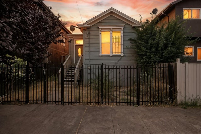 943 26th St, OAKLAND