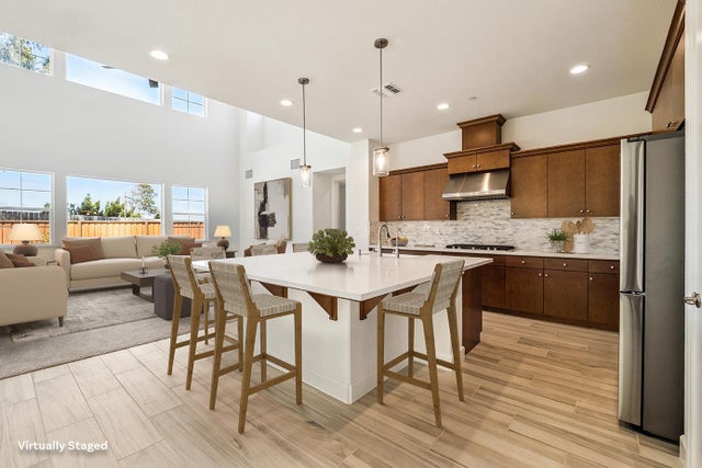 465 Russell Way, MARINA