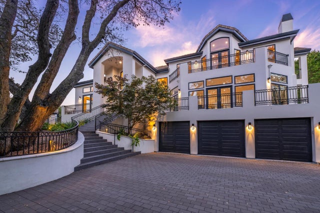 333 Raymundo Dr, Woodside