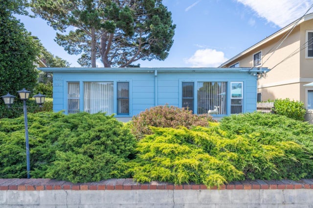 1270 6th St, MONTEREY