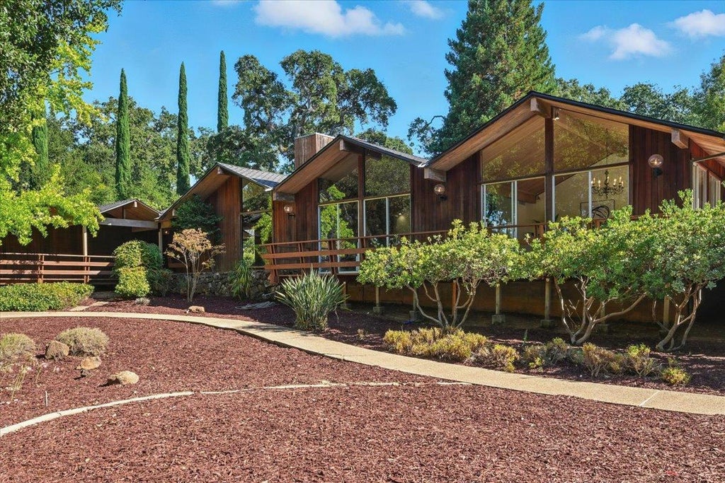 14582 Horseshoe Dr, SARATOGA