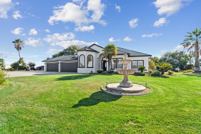 1353 Perry Ct, HOLLISTER