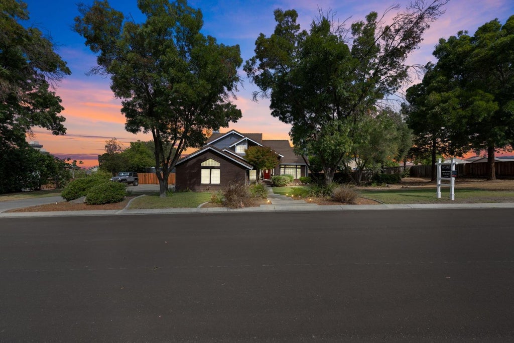 441 Tierra Del Sol, HOLLISTER