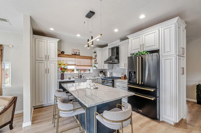 36985 Walnut St, NEWARK