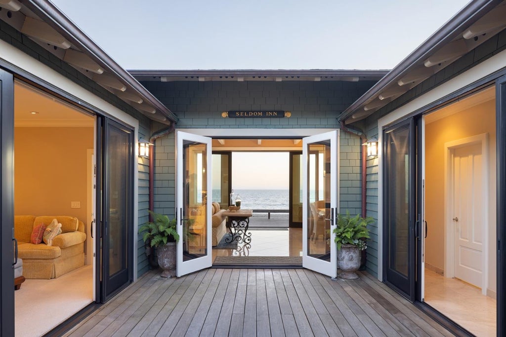 553 Beach Dr, APTOS