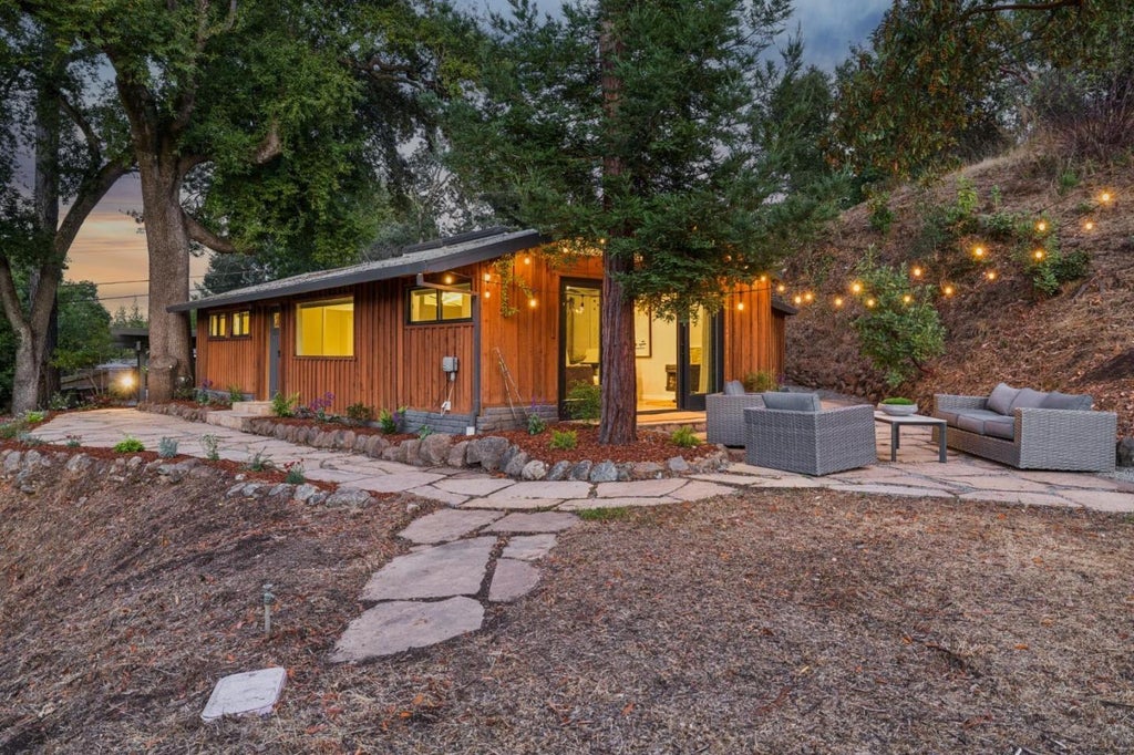 76 Old Spanish Trl, Portola Valley