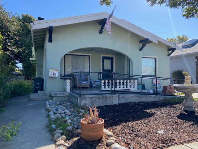 345 6th St, HOLLISTER