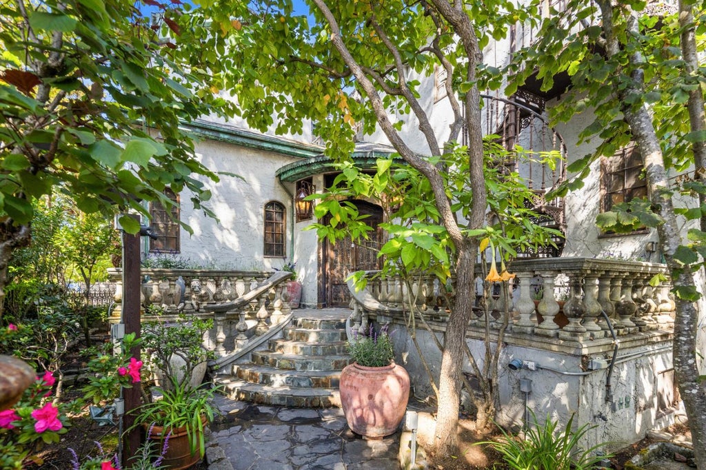 1300 Paloma Ave, BURLINGAME