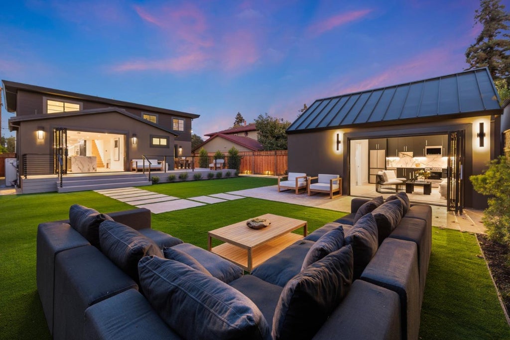 139 Victoria Rd, BURLINGAME