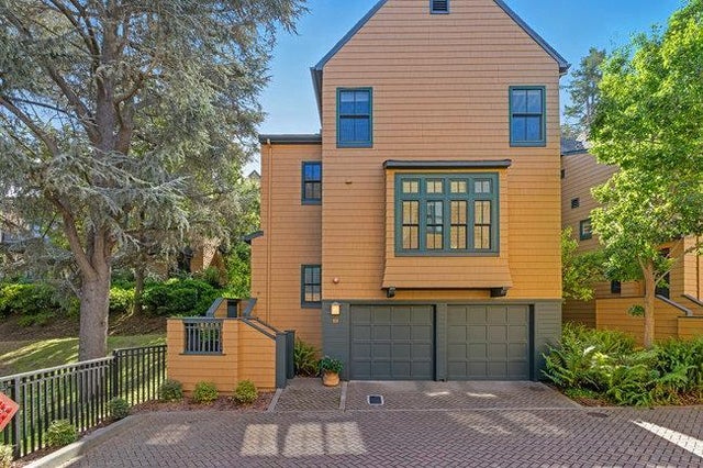 19 Loma Vista Ln, BELMONT