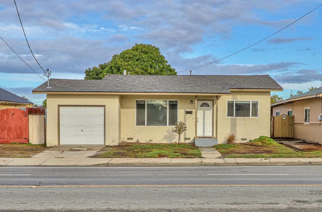 17 Williams Rd, SALINAS